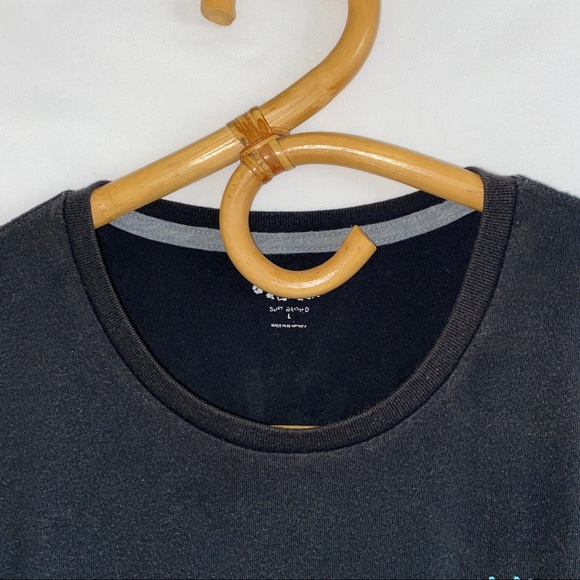 Old Navy Short Sleeve Graphic T-Shirt - Picture 4 of 5